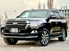 Photo of the vehicle Toyota Land Cruiser