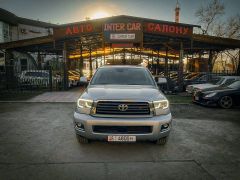 Photo of the vehicle Toyota Sequoia