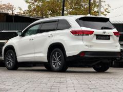 Photo of the vehicle Toyota Highlander