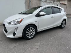 Сүрөт унаа Toyota Prius c