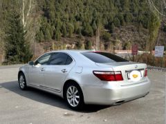 Photo of the vehicle Lexus LS