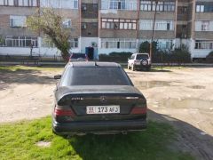 Сүрөт унаа Mercedes-Benz W124