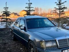 Сүрөт унаа Mercedes-Benz W124