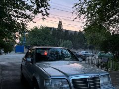 Сүрөт унаа Mercedes-Benz W124