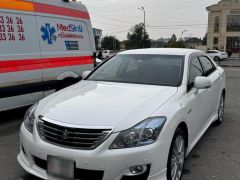 Photo of the vehicle Toyota Crown