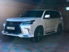 Photo of the vehicle Lexus LX