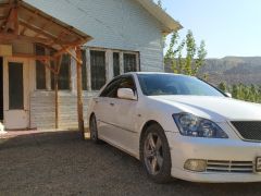 Photo of the vehicle Toyota Crown