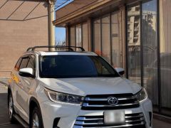 Photo of the vehicle Toyota Highlander