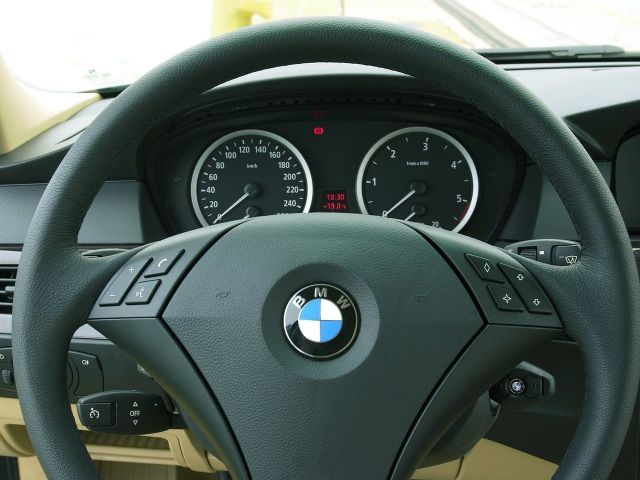 Фото BMW 5 Series V (E60/E61) #13