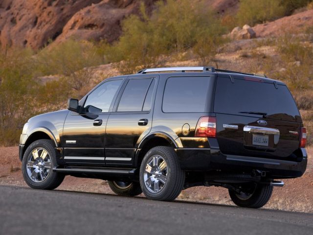 Фото Ford Expedition III #2