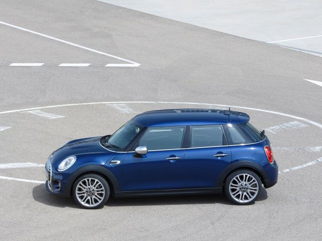 Фото MINI Hatch III (F55/F56) #9