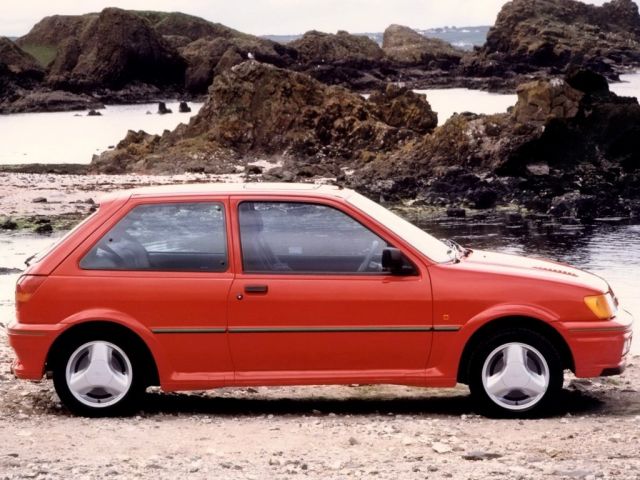 Фото Ford Fiesta Mk3 #2