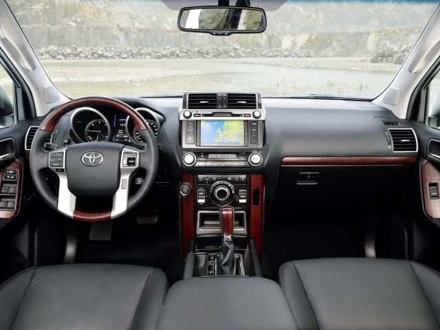 Фото Toyota Land Cruiser Prado 150 Series Restyling 1 #7