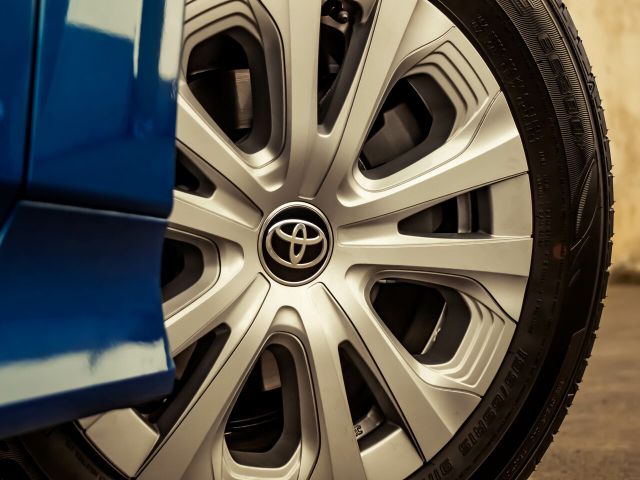 Фото Toyota Prius IV Рестайлинг (XW50) #5