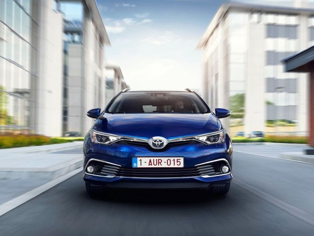 Фото Toyota Auris II Рестайлинг #4