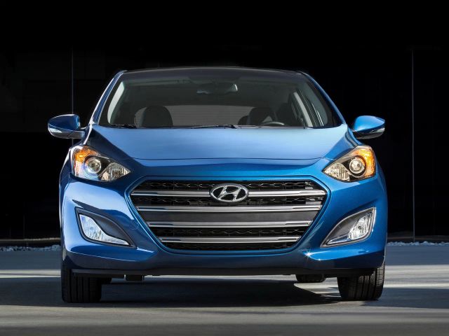 Фото Hyundai Elantra V (MD) Restyling #3