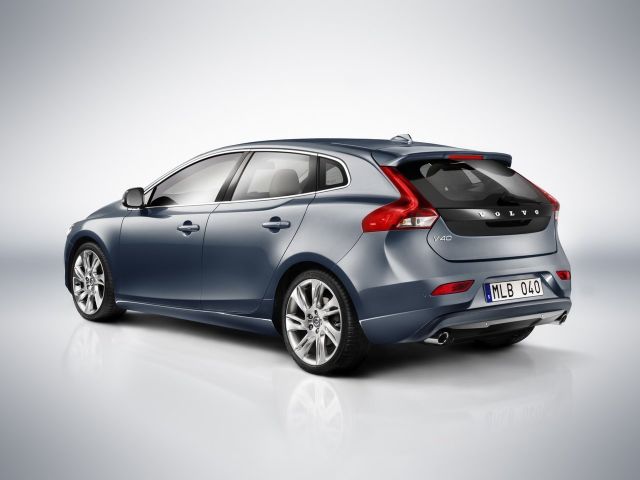 Фото Volvo V40 II #2