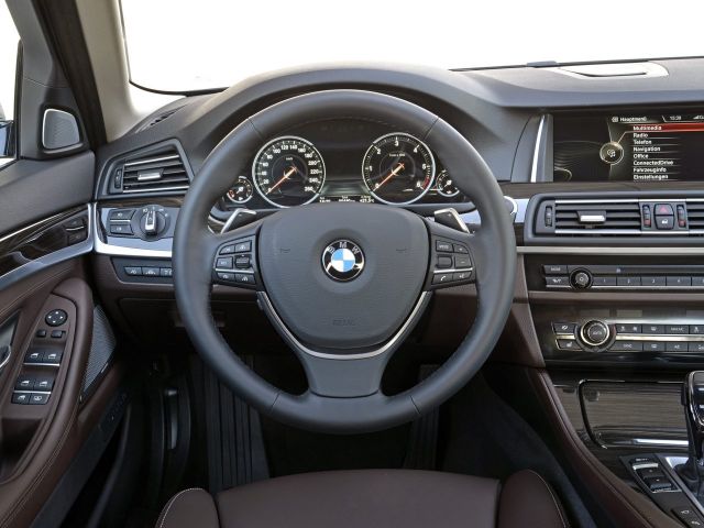 Фото BMW 5 серии VI (F10/F11/F07) Рестайлинг #11