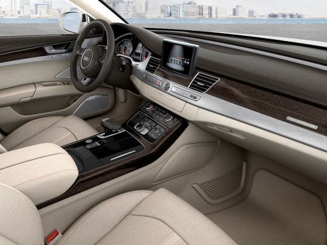 Фото Audi A8 III (D4) Рестайлинг #6