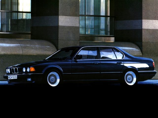 Фото BMW 7 серии II (E32) #1