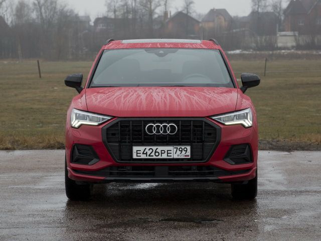 Фото Audi Q3 II (F3) #13