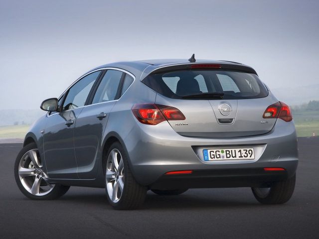 Фото Opel Astra J #3