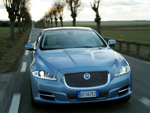 Фото Jaguar XJ IV (X351) #3