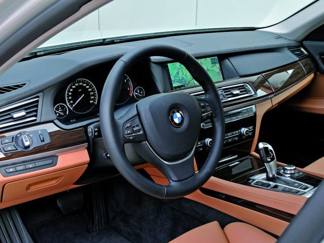 Фото BMW 7 Series V (F01/F02/F04) #5