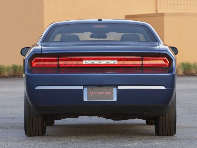 Фото Dodge Challenger III #6