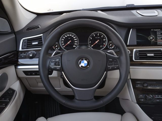 Фото BMW 5 Series VI (F10/F11/F07) Restyling #11