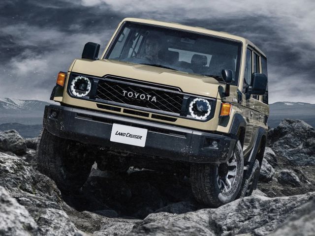 Фото Toyota Land Cruiser 70 Series Рестайлинг 2 #3