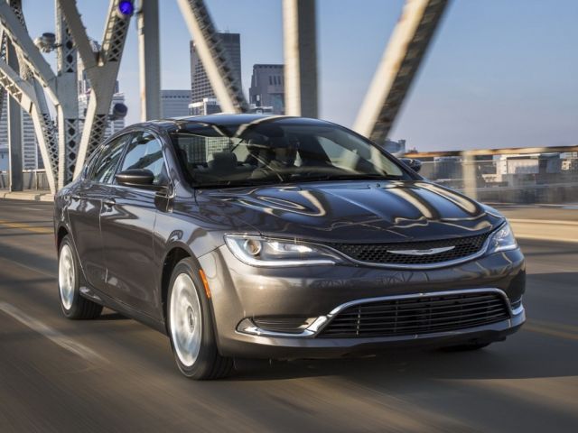 Фото Chrysler 200 II #1