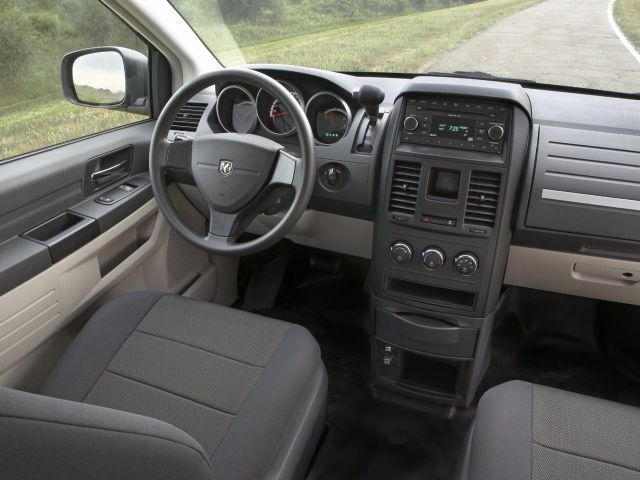 Фото Dodge Caravan V #4