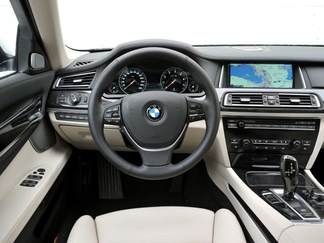 Фото BMW 7 Series V (F01/F02/F04) Restyling #10
