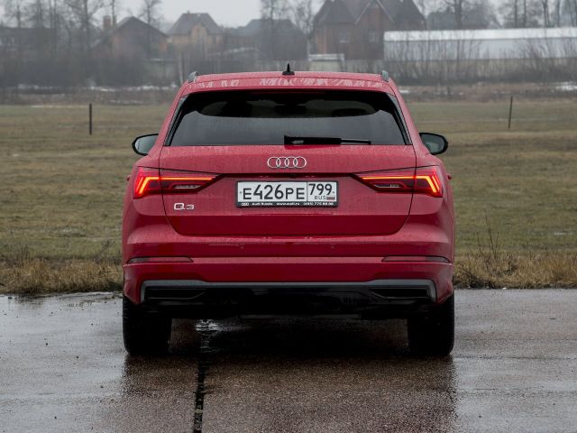 Фото Audi Q3 II (F3) #14