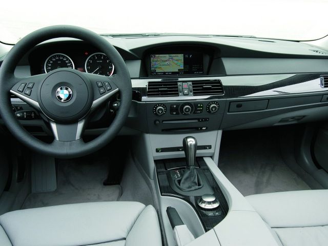 Фото BMW 5 Series V (E60/E61) #10