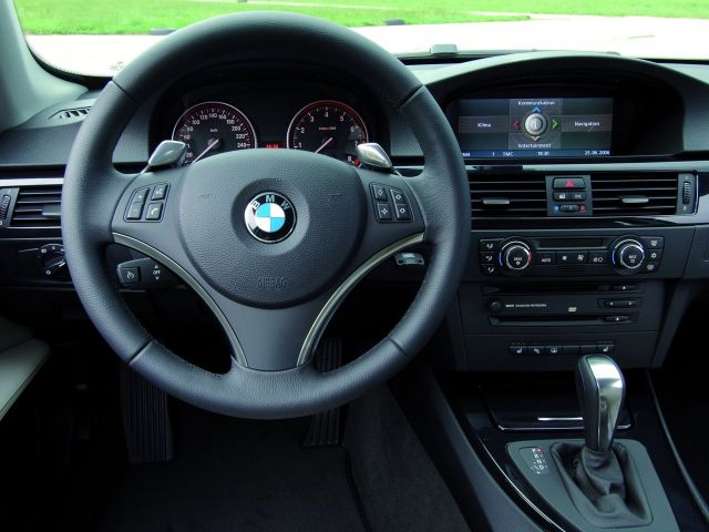 Фото BMW 3 Series V (E90/E91/E92/E93) #11