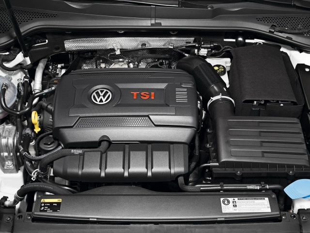 Фото Volkswagen Golf GTI VII #5