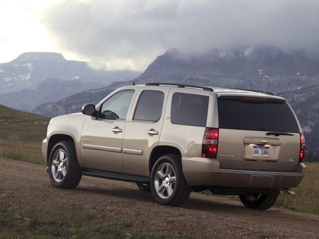 Фото Chevrolet Tahoe III #2