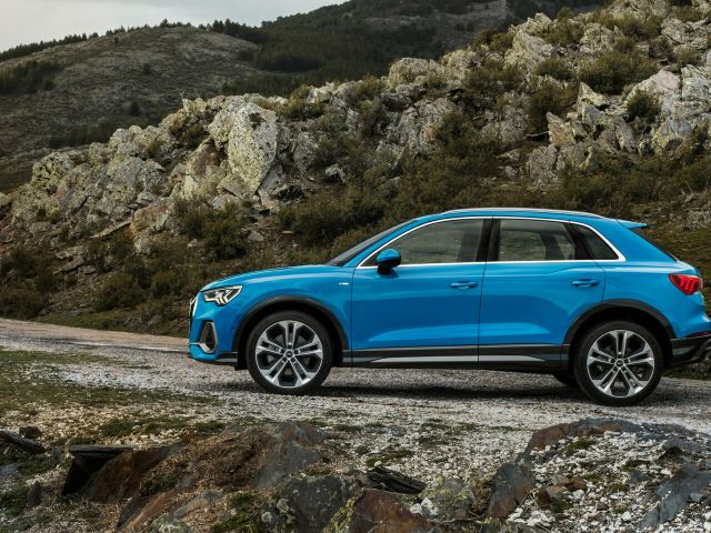 Фото Audi Q3 II (F3) #2