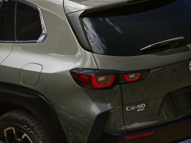 Фото Mazda CX-50 #12