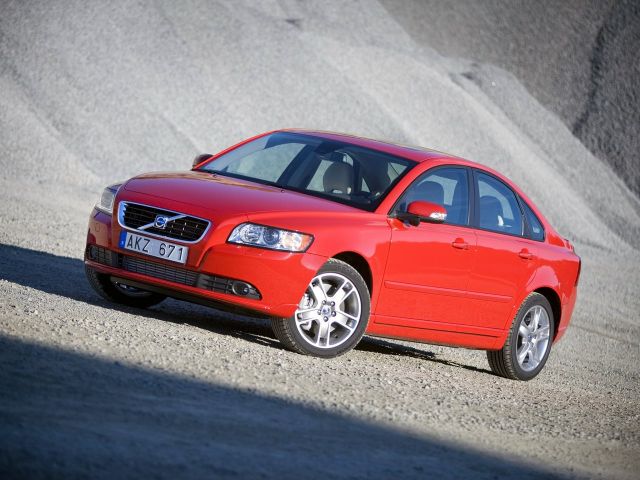 Фото Volvo S40 II Рестайлинг #1