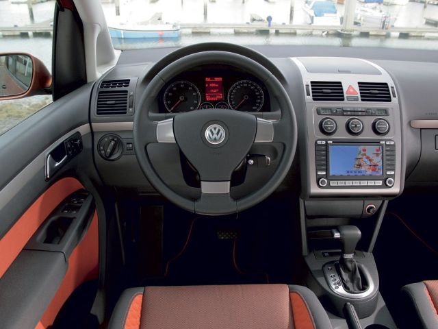 Фото Volkswagen Touran I Рестайлинг #7