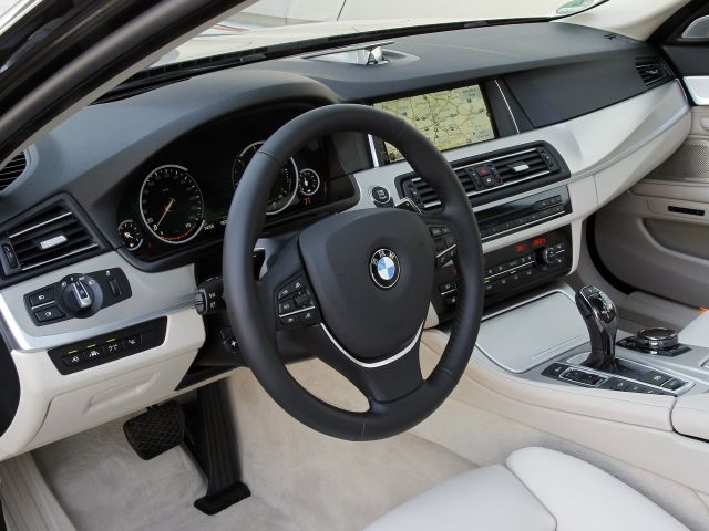 Фото BMW 5 серия VI (F10/F11/F07) Рестайлинг #11