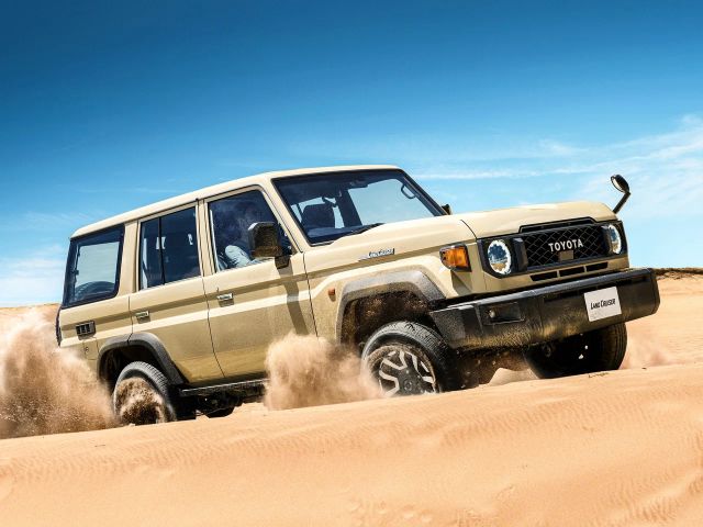 Фото Toyota Land Cruiser 70 Series Рестайлинг 2 #2