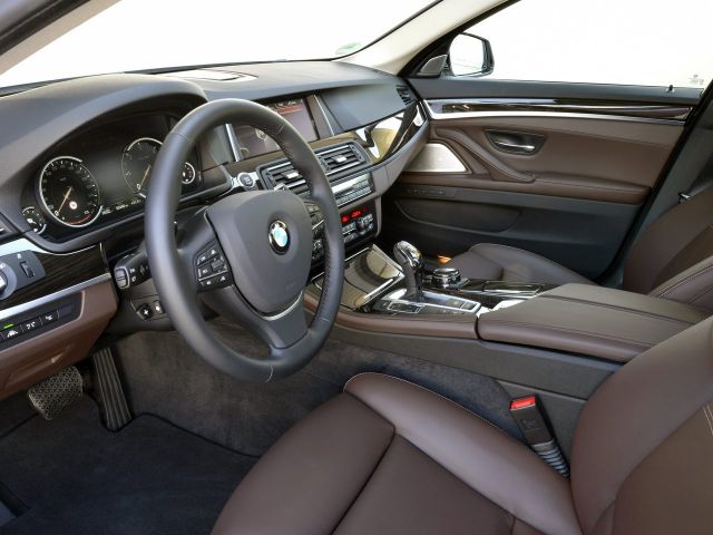 Фото BMW 5 серия VI (F10/F11/F07) Рестайлинг #5