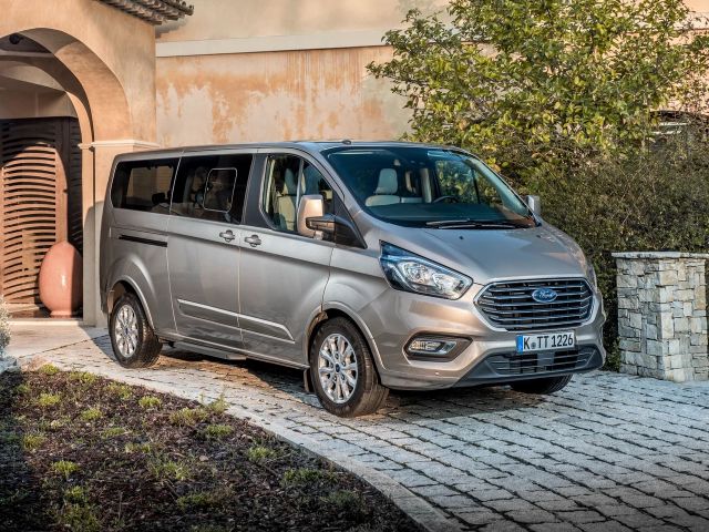 Фото Ford Tourneo Custom I Рестайлинг #1