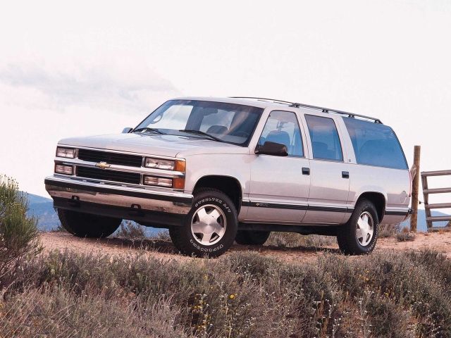 Фото Chevrolet Suburban VIII #1