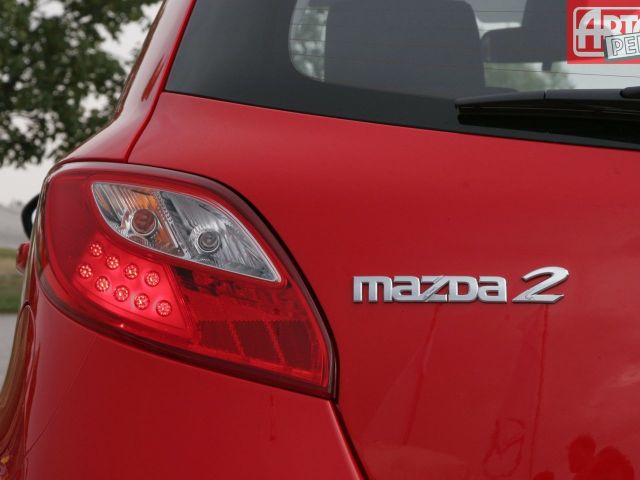 Фото Mazda 2 II (DE) #9