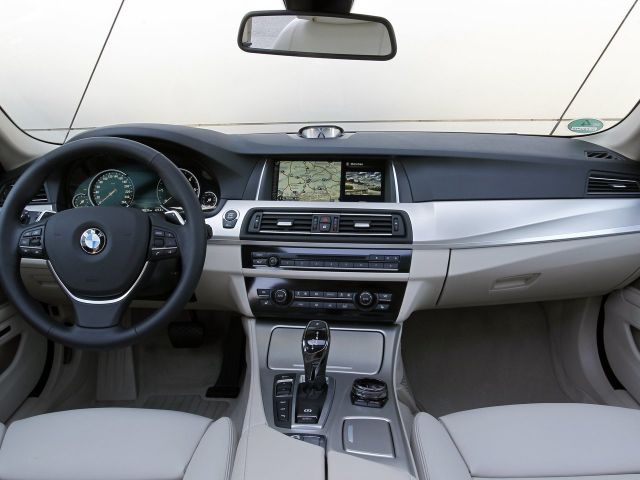 Фото BMW 5 Series VI (F10/F11/F07) Restyling #12